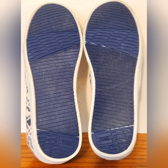 TOMS Blue and White Patterned Canvas Slip-On Shoes Women's 8 Nearly New - Picture 7 of 12
